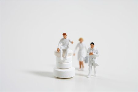 Figurines of doctors and stack of pills Stock Photo - Premium Royalty-Free, Code: 628-01712363