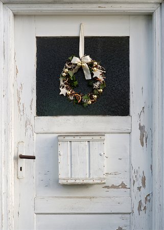 Advent wreath at old front door Stock Photo - Premium Royalty-Free, Code: 628-02953768