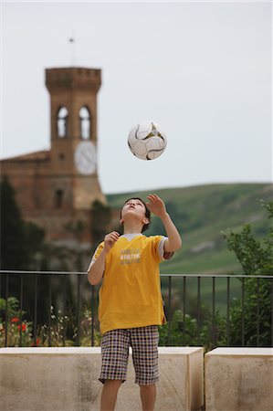 Ballon de Soccer Boy Cap Photographie de stock - Premium Libres de Droits, Code: 622-05390954