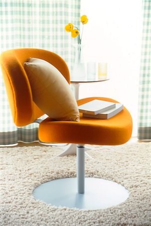 Modern Easy Chair With Cushion Placed On Rug Foto de stock - Sin royalties Premium, Código: 622-06009649