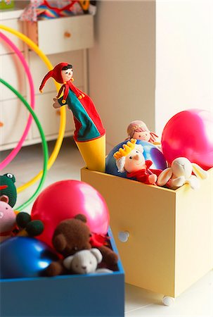 Box Filled With Toys Stock Photo - Premium Royalty-Free, Code: 622-06009820