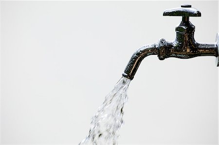 Running Water From Faucet Stock Photo - Premium Royalty-Free, Code: 622-06009948