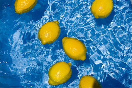 pulp - Lemon Underwater Stock Photo - Premium Royalty-Free, Code: 622-06009940