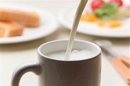 food detail - Tasse de lait Photographie de stock - Premium Libres de Droits, Code: 622-06010065