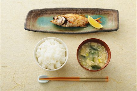 edible picture of fish - Fish On Tray With Chopstick And Boiled Rice Stock Photo - Premium Royalty-Free, Code: 622-06163957
