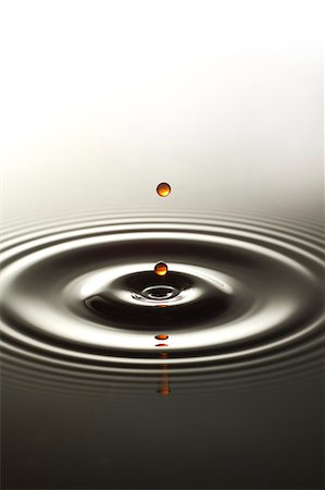 Water droplet and ripples Stock Photo - Premium Royalty-Free, Code: 622-06369913