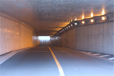 Tunnel éclairé sous la route Photographie de stock - Premium Libres de Droits, Code: 622-06439279