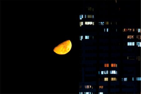 Half moon and apartment lights Stock Photo - Premium Royalty-Free, Code: 622-06439331