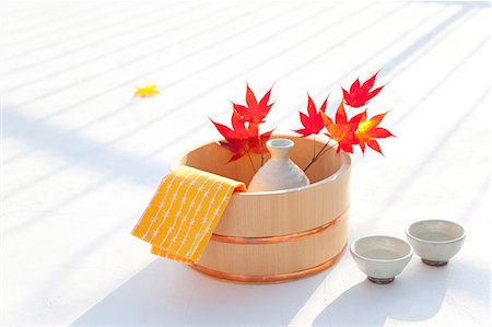 sake - Towel, sake bottle and red maple leaves in a wooden basket Stock Photo - Premium Royalty-Free, Code: 622-06439671