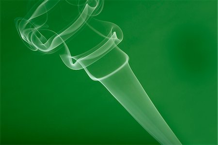simsearch:622-06809285,k - White smoke on green background Stock Photo - Premium Royalty-Free, Code: 622-06486779