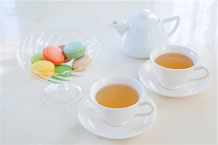 pot light - Herbal tea and macaroons Stock Photo - Premium Royalty-Free, Code: 622-06549012