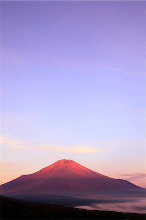 fuji nationalpark - Mount Fuji and Lake Yamanaka, Yamanashi Prefecture Stock Photo - Premium Royalty-Free, Code: 622-06809778