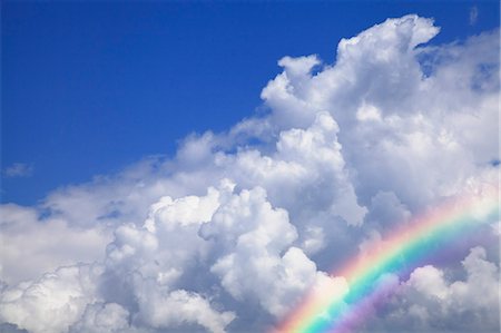 Blue sky with clouds and rainbow Foto de stock - Sin royalties Premium, Código: 622-06842630