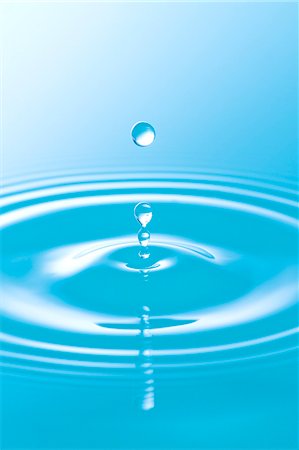 simsearch:622-07519538,k - Ripples in water Stock Photo - Premium Royalty-Free, Code: 622-06900260