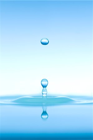 simsearch:622-07519538,k - Water droplets Stock Photo - Premium Royalty-Free, Code: 622-06900262