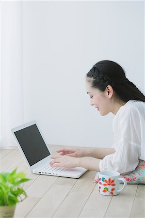 simsearch:614-02985267,k - Young woman with laptop in the living room Stock Photo - Premium Royalty-Free, Code: 622-06964332