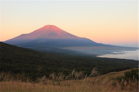 fuji nationalpark - Mount Fuji and Lake Yamanaka, Yamanashi Prefecture Stock Photo - Premium Royalty-Free, Code: 622-07108791