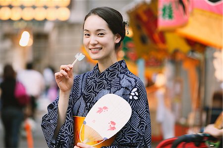 simsearch:859-06710957,k - Young Japanese woman in a traditional kimono at a summer festival Stock Photo - Premium Royalty-Free, Code: 622-07743571