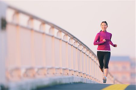 front (the front of) - Young Japanese girl jogging Foto de stock - Sin royalties Premium, Código: 622-07760696