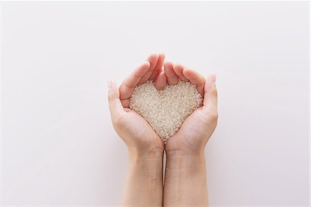 Young Japanese woman holding rice in her hands Stock Photo - Premium Royalty-Free, Code: 622-07810777