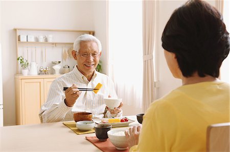 Senior adult Japanese couple in the kitchen Stock Photo - Premium Royalty-Free, Code: 622-07810960