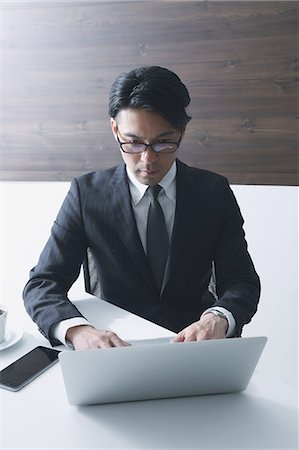 simsearch:622-08519684,k - Japanese businessman working with laptop Stock Photo - Premium Royalty-Free, Code: 622-08122886