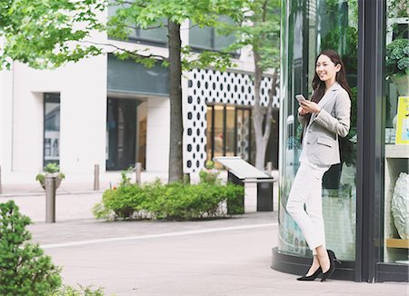 full body cell - Japanese attractive businesswoman in downtown Tokyo Stock Photo - Premium Royalty-Free, Code: 622-08482370