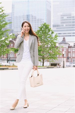 simsearch:622-06964353,k - Japanese attractive businesswoman in downtown Tokyo Stock Photo - Premium Royalty-Free, Code: 622-08482380