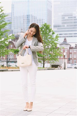 simsearch:622-06964353,k - Japanese attractive businesswoman in downtown Tokyo Stock Photo - Premium Royalty-Free, Code: 622-08482381