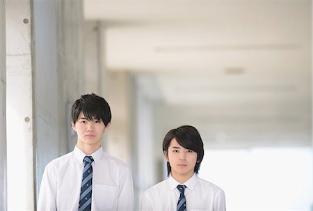 Japanese high-school students in school corridor Photographie de stock - Premium Libres de Droits, Code: 622-08542916