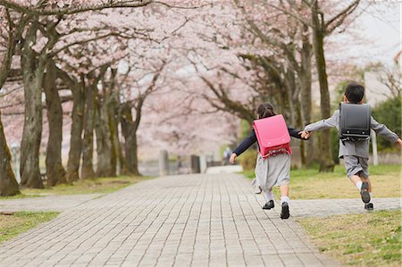 simsearch:862-03712492,k - Japanese kids with cherry blossoms in a city park Stock Photo - Premium Royalty-Free, Code: 622-08893758