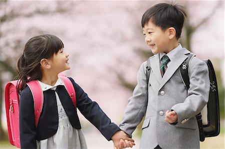 simsearch:862-03712492,k - Japanese kids with cherry blossoms in a city park Stock Photo - Premium Royalty-Free, Code: 622-08893760