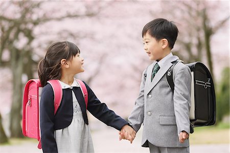simsearch:862-03712492,k - Japanese kids with cherry blossoms in a city park Stock Photo - Premium Royalty-Free, Code: 622-08893761