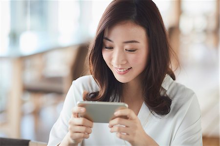 simsearch:622-08519691,k - Japanese woman with smartphone in a stylish cafe Stock Photo - Premium Royalty-Free, Code: 622-09014316