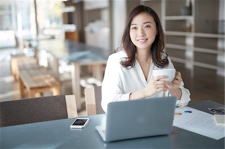 simsearch:6109-08690411,k - Japanese woman with laptop in a stylish cafe Stock Photo - Premium Royalty-Free, Code: 622-09014677