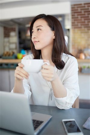 simsearch:6109-08690411,k - Japanese woman with laptop in a stylish cafe Stock Photo - Premium Royalty-Free, Code: 622-09014744