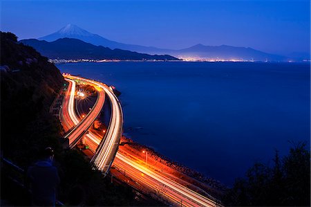 simsearch:622-06549437,k - Night view of Mount Fuji and highway from Satta ridge at sunset, Shizuoka Prefecture, Japan Foto de stock - Sin royalties Premium, Código: 622-09025309