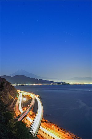 simsearch:622-06549437,k - Night view of Mount Fuji and highway from Satta ridge at sunset, Shizuoka Prefecture, Japan Foto de stock - Sin royalties Premium, Código: 622-09025339