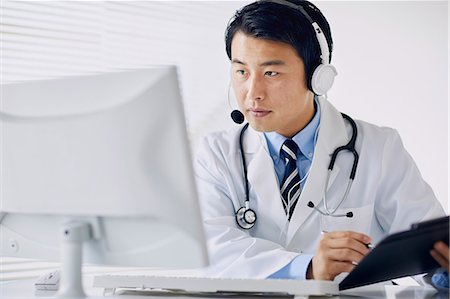 Japanese doctor working remotely Stock Photo - Premium Royalty-Free, Code: 622-09169661