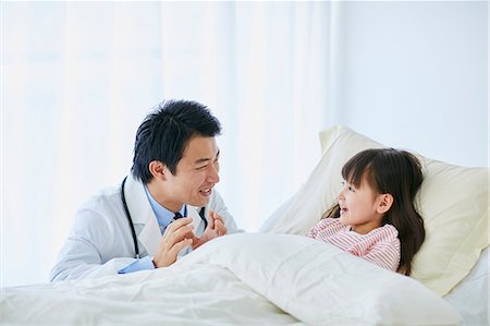 simsearch:693-06324311,k - Japanese doctor with a patient in bed Stock Photo - Premium Royalty-Free, Code: 622-09169686