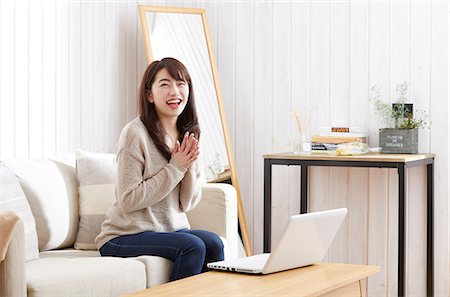 simsearch:614-02985267,k - Japanese woman buying online Stock Photo - Premium Royalty-Free, Code: 622-09169774