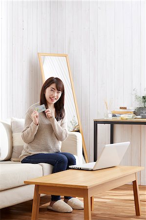 simsearch:614-02985267,k - Japanese woman buying online Stock Photo - Premium Royalty-Free, Code: 622-09169777