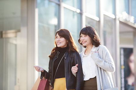 Japanese women window shopping downtown Tokyo Stock Photo - Premium Royalty-Free, Code: 622-09175637