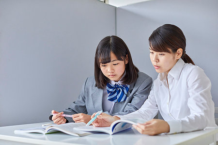 simsearch:400-07411030,k - Japanese junior high student with teacher Stock Photo - Premium Royalty-Free, Code: 622-09186637