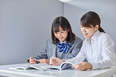 simsearch:400-07411030,k - Japanese junior high student with teacher Stock Photo - Premium Royalty-Free, Code: 622-09186638