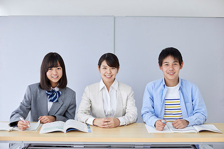 simsearch:622-08542931,k - Japanese junior high students with teacher Stock Photo - Premium Royalty-Free, Code: 622-09186685