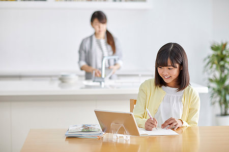simsearch:614-02985267,k - Japanese kid studying at home Stock Photo - Premium Royalty-Free, Code: 622-09186719