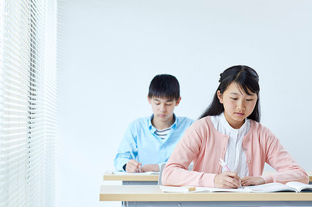 simsearch:622-08542931,k - Japanese kids studying Stock Photo - Premium Royalty-Free, Code: 622-09187017