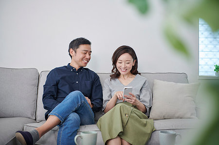 Japanese mature couple on the sofa Stock Photo - Premium Royalty-Free, Code: 622-09187187