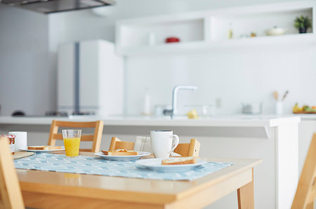 simsearch:859-06538435,k - Empty kitchen during breakfast Stock Photo - Premium Royalty-Free, Code: 622-09187238